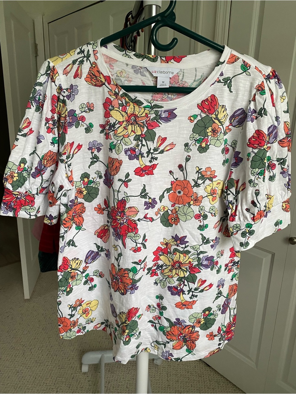 Liz Claiborne White Floral Crewneck Top with Multicolor Blooms